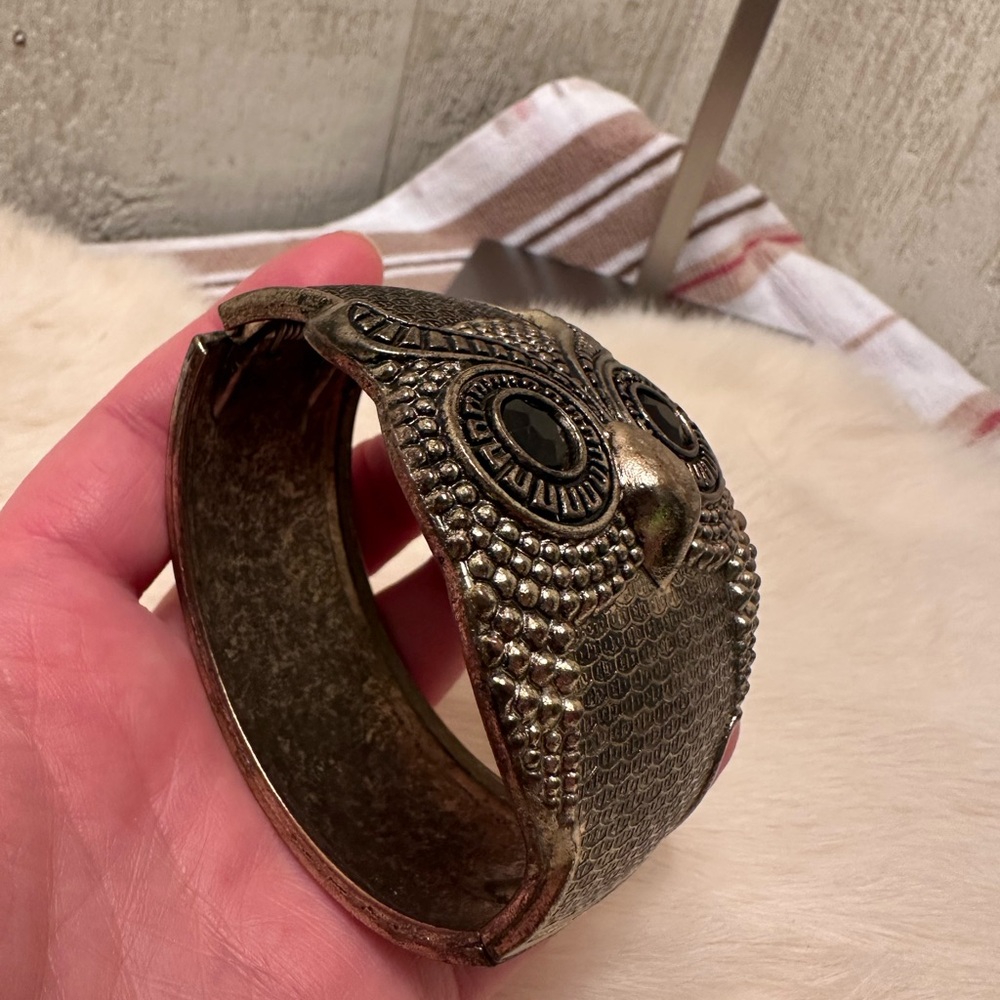 Antiqued Gold Owl Cuff - Picture 5 of 5
